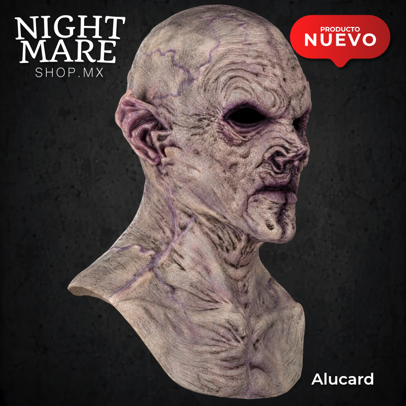 Máscara Alucard Hyper Mask, vista de tres cuartos con orejas puntiagudas, venas moradas y rasgos de murciélago