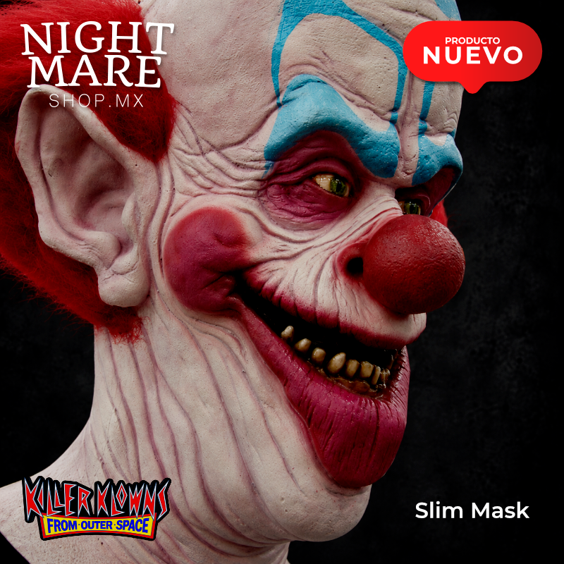 Primer plano de Slim Mask: textura del rostro, ojo verde, nariz roja y dientes.